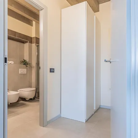 Skyline - 9d Apartment
